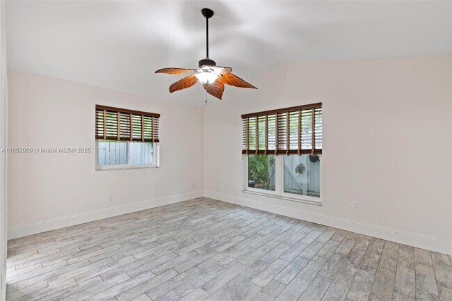 Building Photo - 2558 Trapp Ave