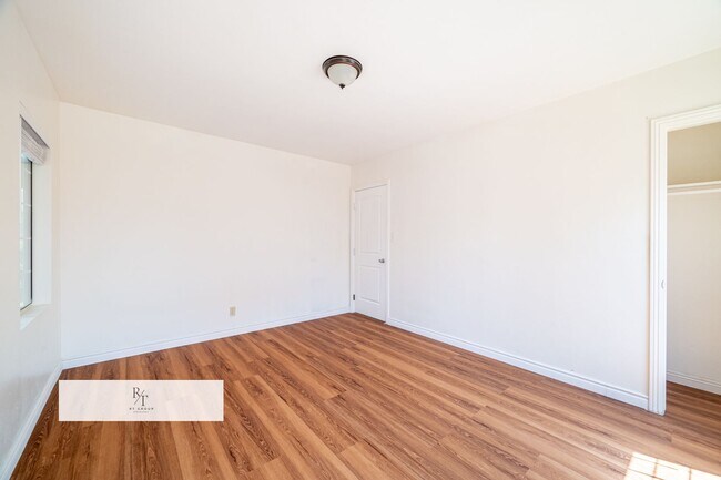 Building Photo - Prime Location Apartment with Remodeled Ki...