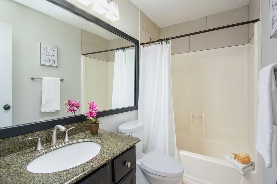 Building Photo - 140 Crabtree Dr