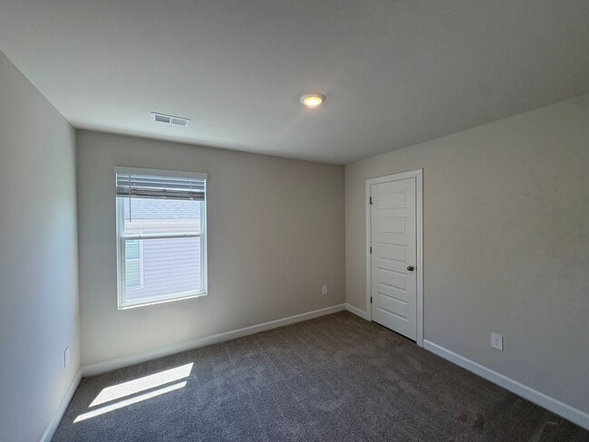 Building Photo - Beautiful Home with Space, Comfort & Modern Convenience