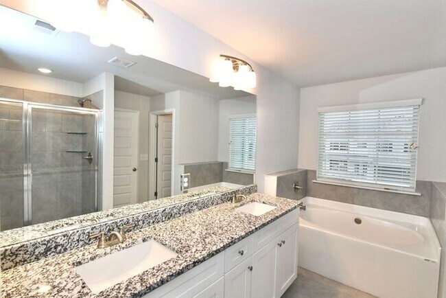 Building Photo - 229 Hellen Vly Dr