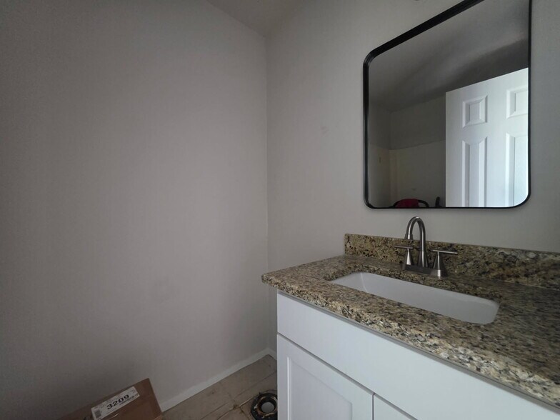 Building Photo - 1020 Autumn Cir