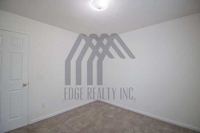 Building Photo - 6 Willow Lakes Dr