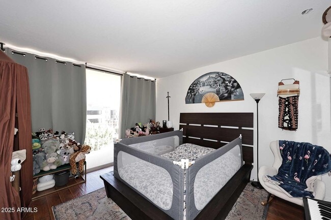 Building Photo - 207 W Clarendon Ave