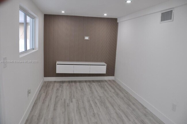 Building Photo - 261 NW 46th Ave