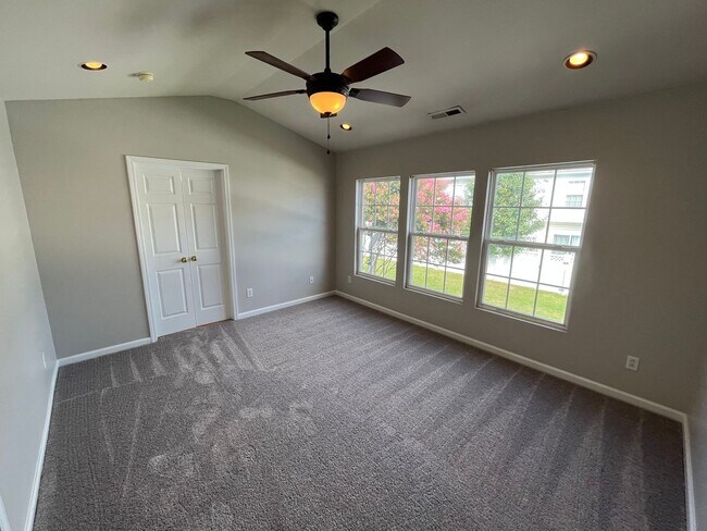 Building Photo - 5324 Glen Canyon Rd