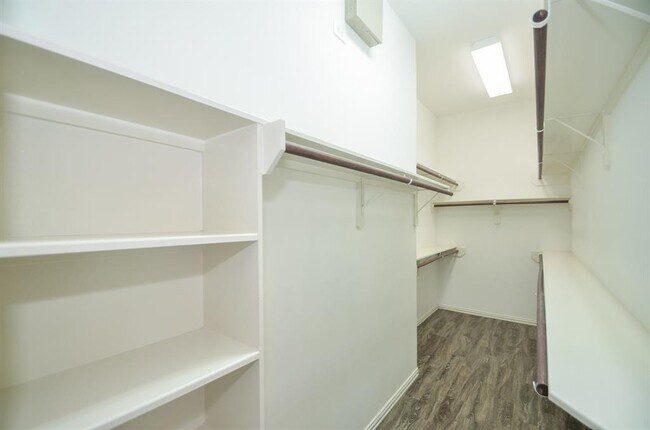 Building Photo - 7439 Parkcross Pl