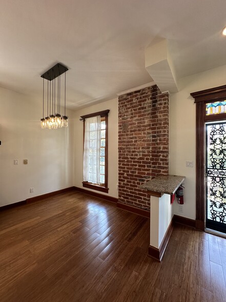 Dining room - 2329 W Grace St