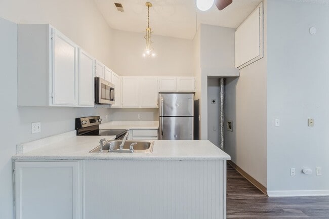 Building Photo - 920 S Dawson Way