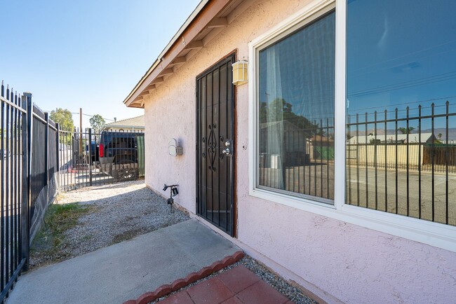 Building Photo - 2 BR 1 BA in Hemet. Unit in a single story...