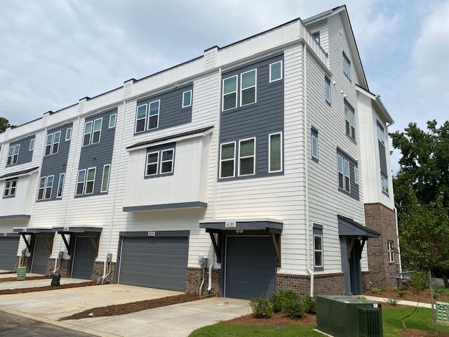 Building Photo - 4124 Castleton Rd