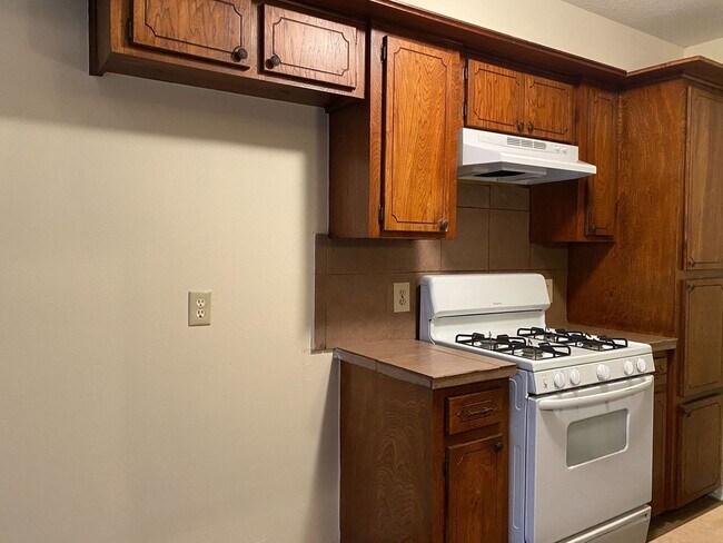 Building Photo - Charming 3 bed/2 bath home for rent in the Old River Manor subdivision in Channelview,