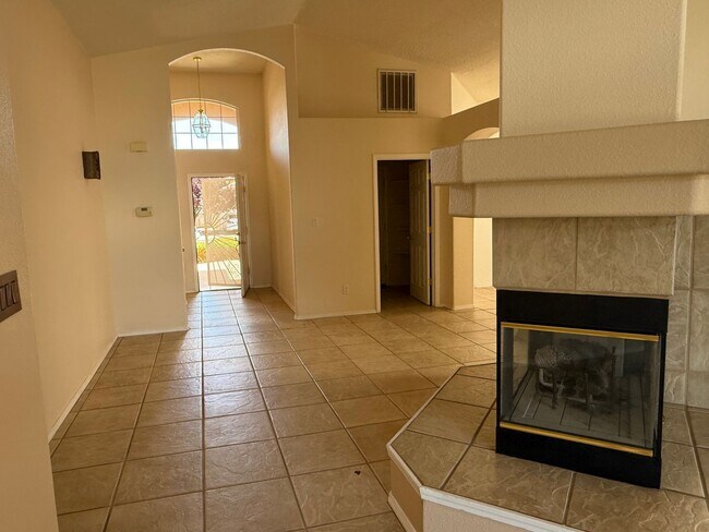 Building Photo - NW Home