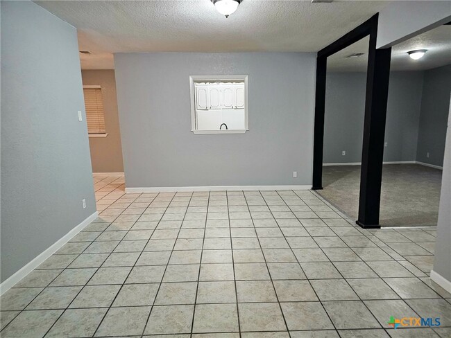 Building Photo - 2506 Bluejay Dr