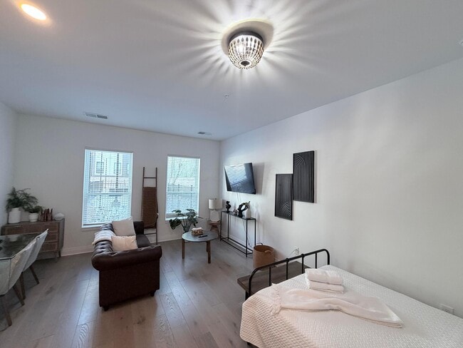 Building Photo - 6640 Mooney St