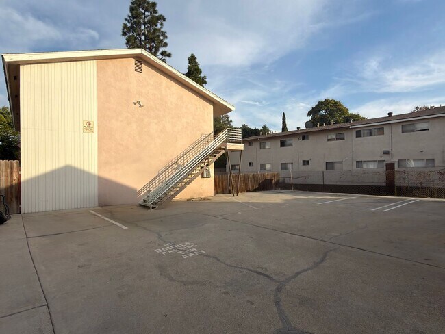 Building Photo - LB1702 (lease only)