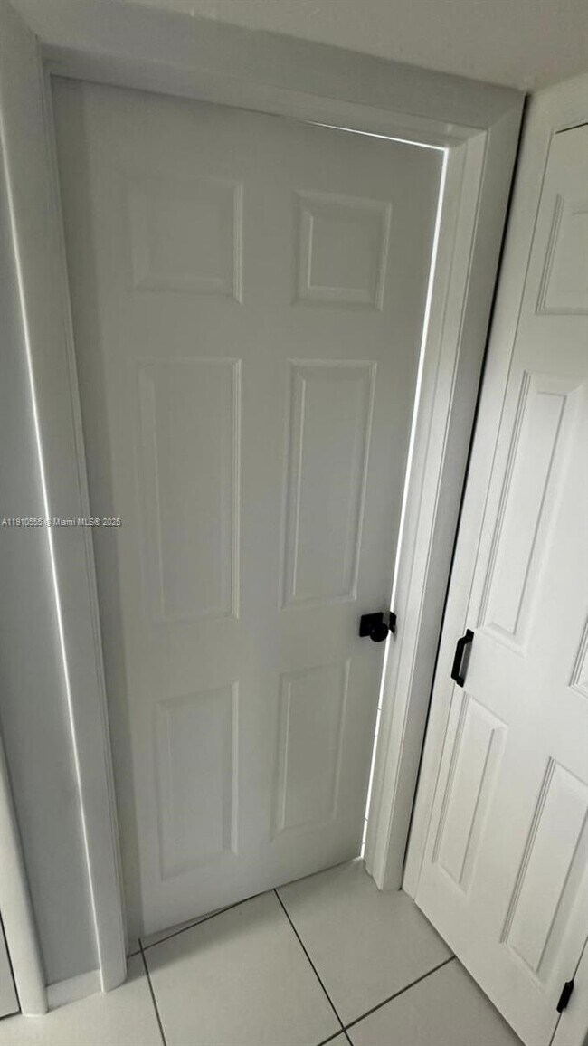 Building Photo - 1701 NE 191st St