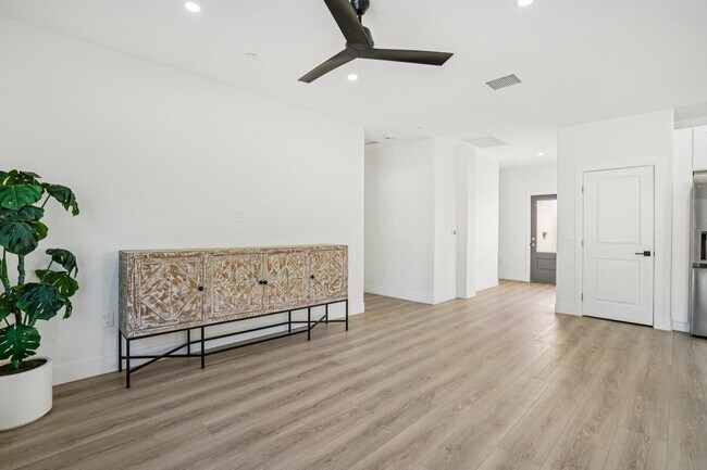 Building Photo - 64382 Spyglass Ave