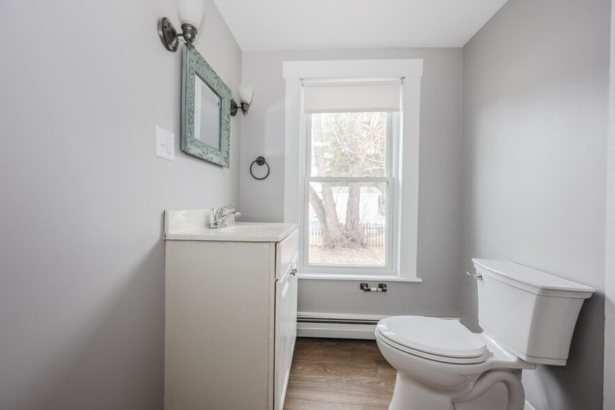 Building Photo - 2 Gamache