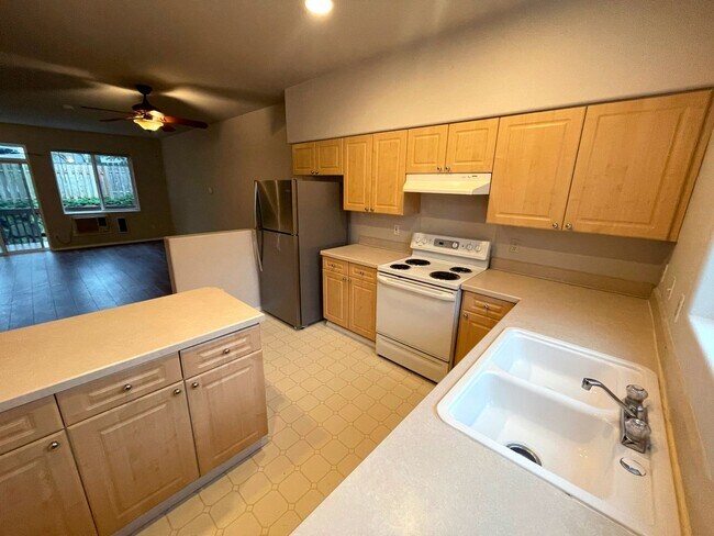 Building Photo - 14290 SW Cougar Ridge Dr