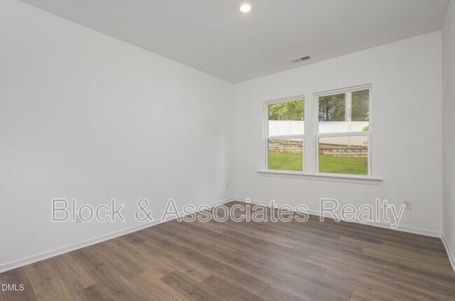 Building Photo - 153 Hickory Grv Dr
