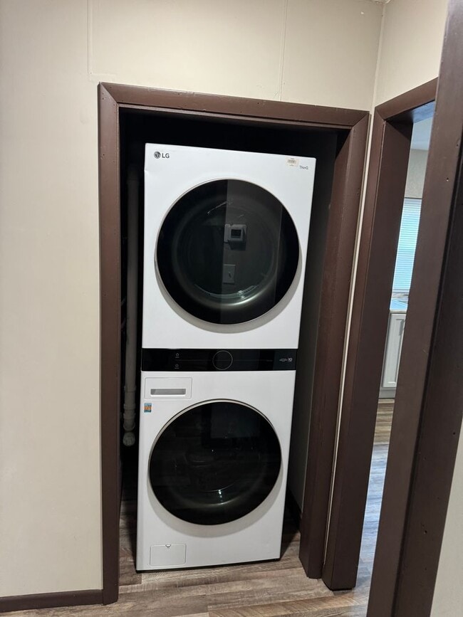 Building Photo - Newly remodeled 2 bedroom home