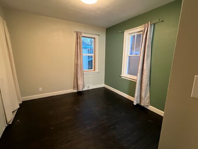 Building Photo - Spacious 3+ bed/2 bath home! Large fenced yard, garage, shed, w/d, a/c, d/w & more!