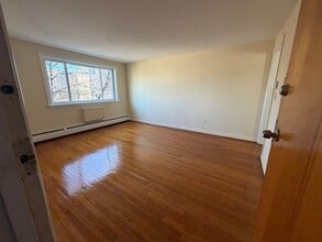 Building Photo - 132-134 Adelaide St.