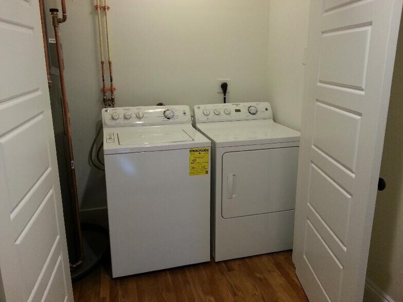 Building Photo - 79 Linden St