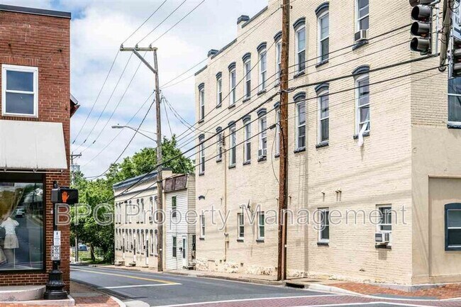 Building Photo - 20 W Wolfe St