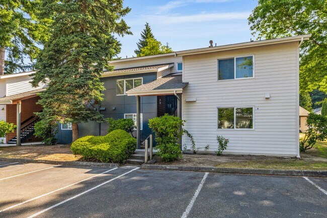 Building Photo - Large Remodeled 2bd, 1ba Condo Available i...