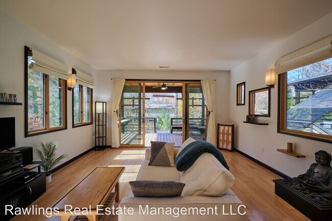 Building Photo - 2 br, 1 bath House - 221 Azalea Road E