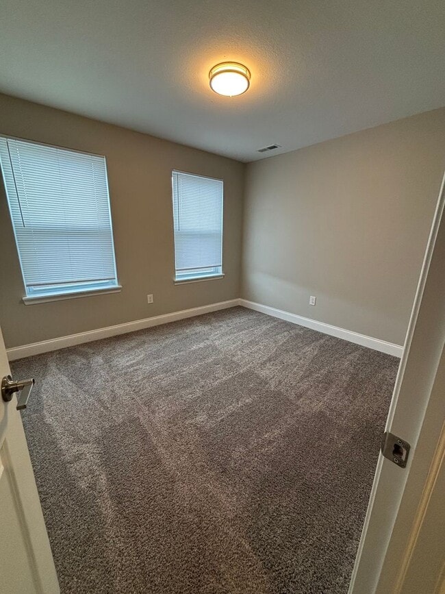 Building Photo - Beautiful Townhome in Cannosburg!
