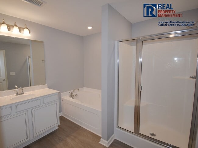 Building Photo - Gorgeous end unit 2 bedroom townhouse with garage! PLUS Loft!