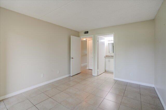 Building Photo - 1104 Meadows Cir