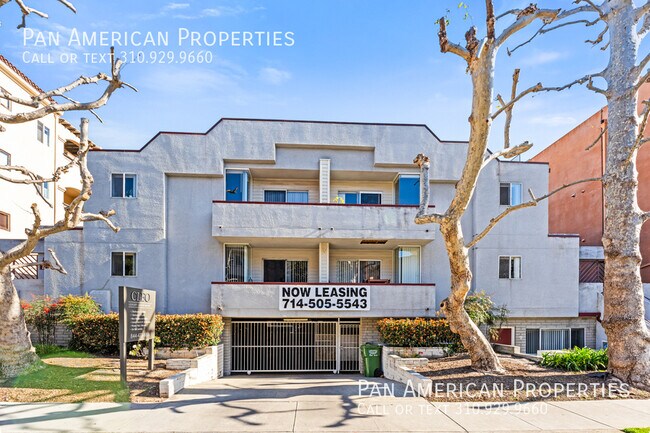 Building Photo - 10380 Almayo Ave