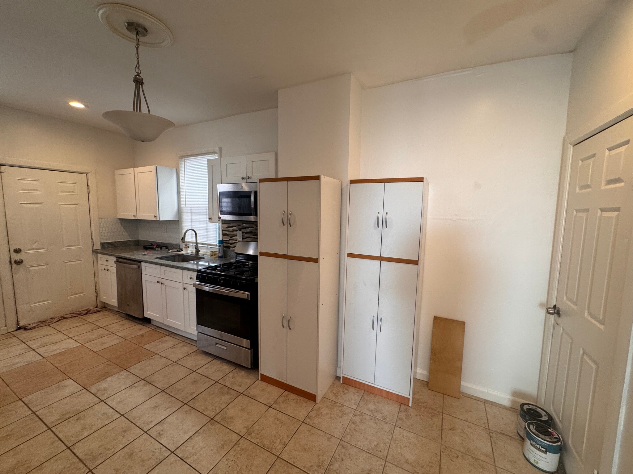 Building Photo - 115 Mead St