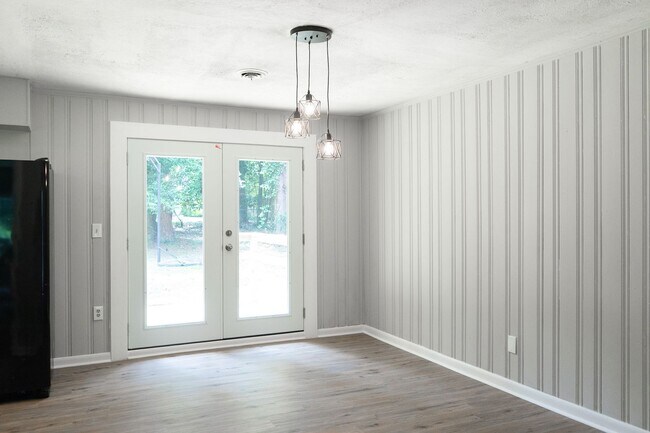 Building Photo - 3336 Oakridge Dr