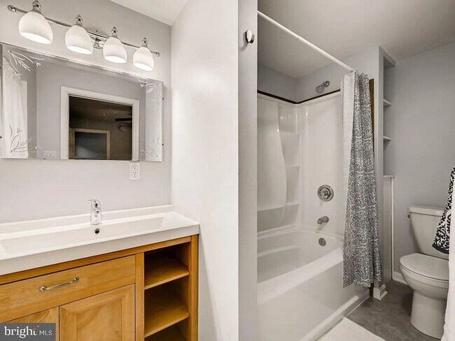 Building Photo - Charming Renovated Home in Prime Upper Fel...