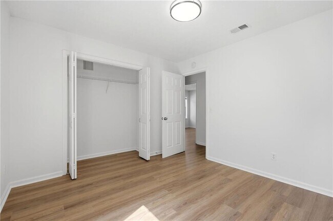 Building Photo - 129 Sandalwood Cir