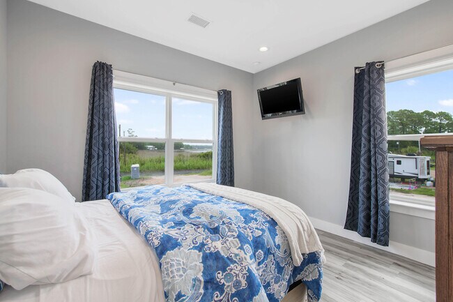 Building Photo - 486 Beatrice Point Rd