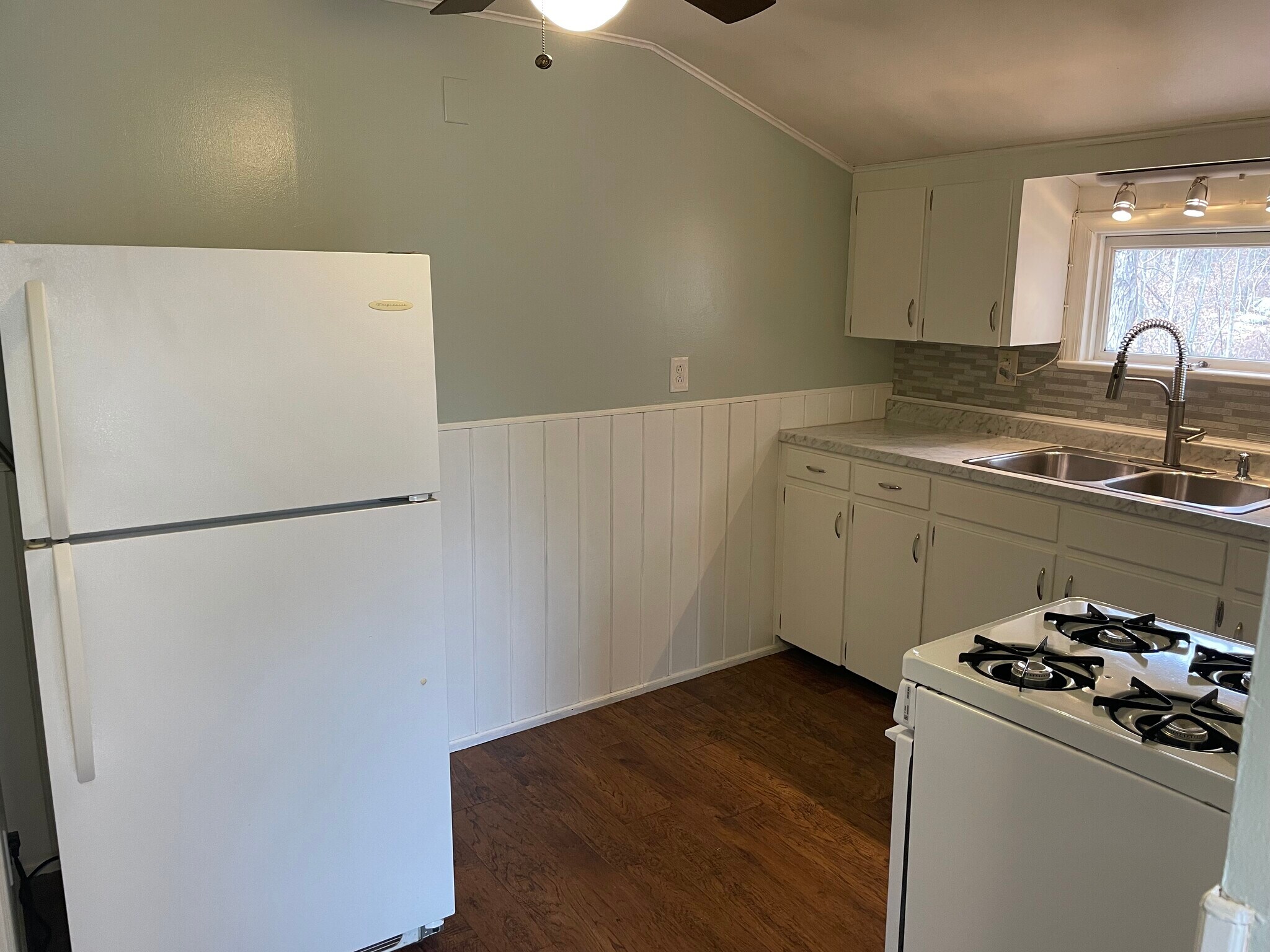 Kitchen - 235 Russia Rd