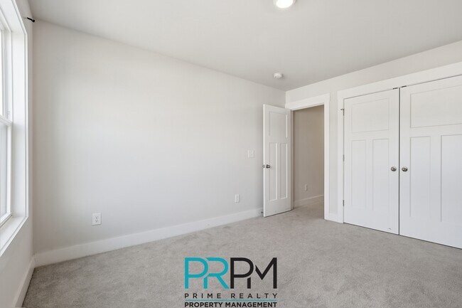 Building Photo - 6 Thornfield Dr