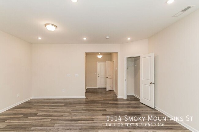 Building Photo - 1514 Smoky Mountains St