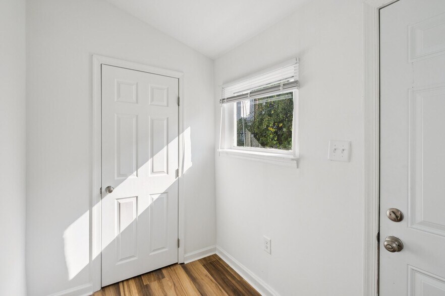 Building Photo - 4447 N 19th St