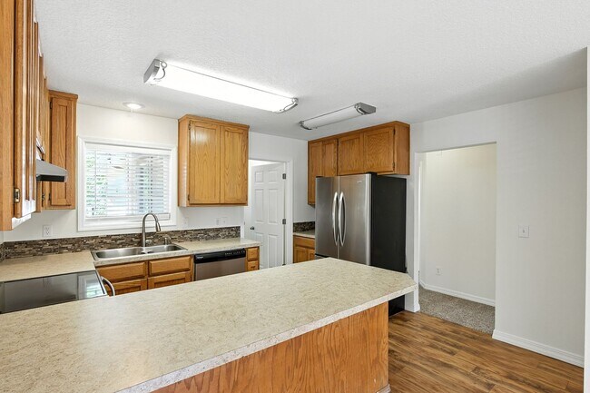 Building Photo - Single Family Ranch in Silverton