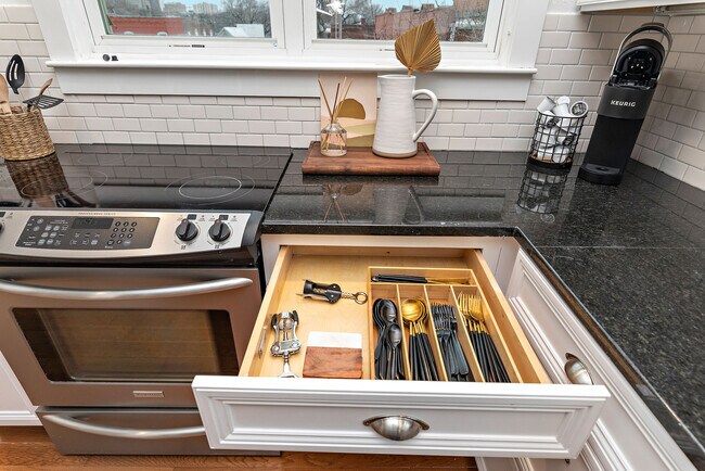 Building Photo - 526 Troost Ave