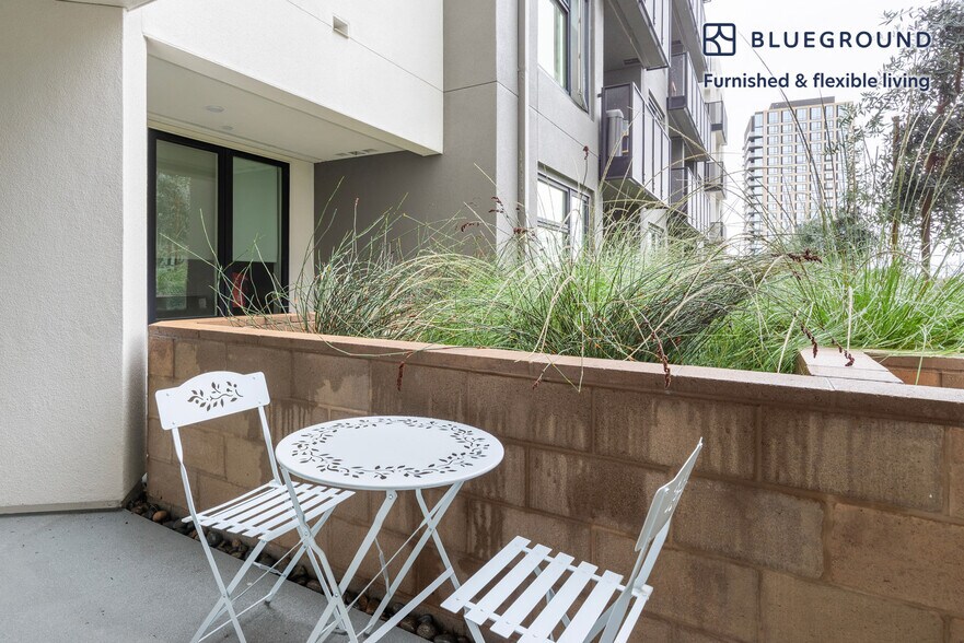 Building Photo - 2333 Calle Del Mundo