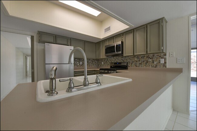 Building Photo - 6300 Jebel Way