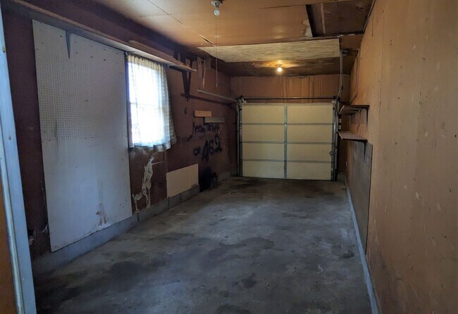 Building Photo - 4505 E Apple Ave